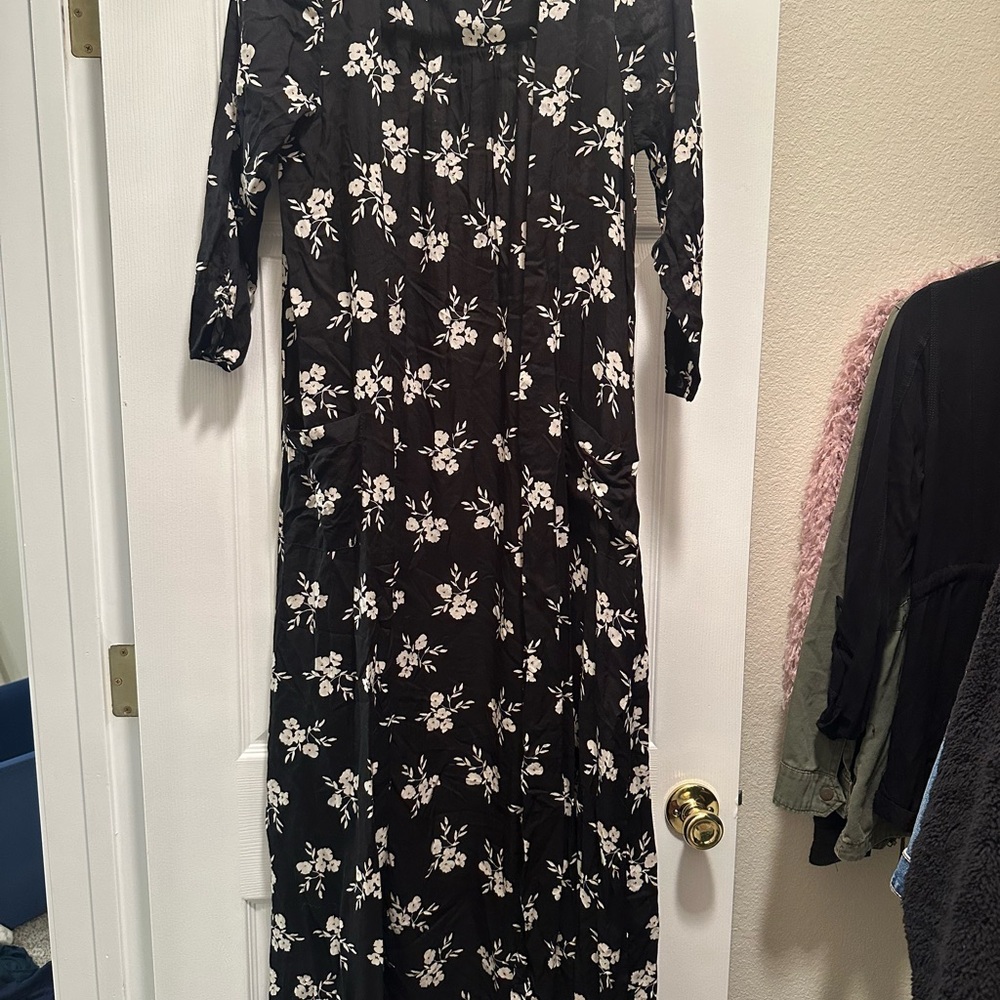 Muse Black and White Floral Long Sleeve kimono 3/4 sleeve